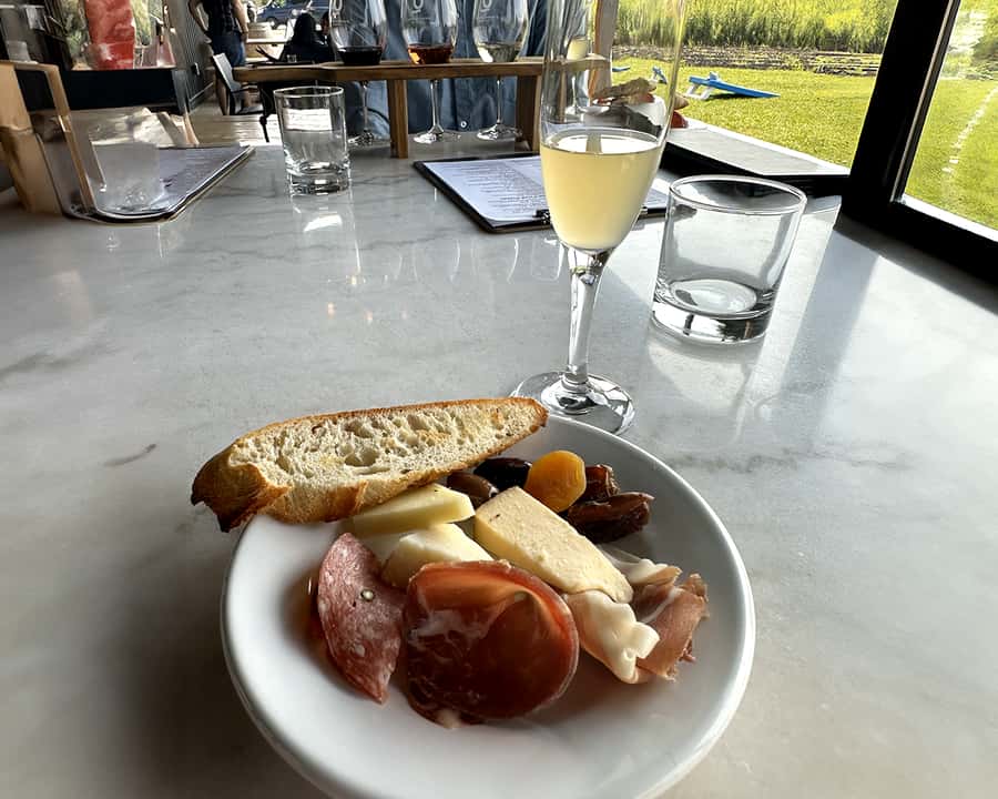 Niagara: Lunch in the Vineyard Experience - The Focused Itinerary with 4 Winery Stops