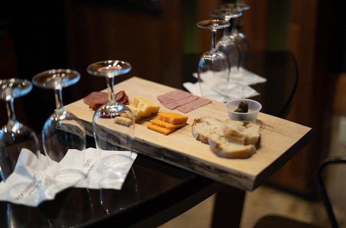 Niagara Wine Tour: Explore 4 Wineries with Tastings Included - Visiting Four Unique Wineries in Niagaras Wine Region