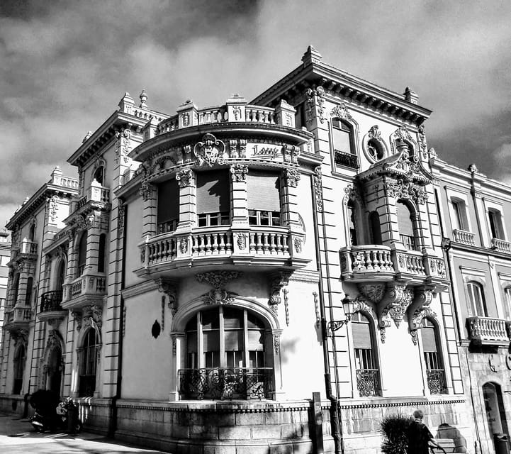 Night tour: Aviles city of crime - Starting the Night at the Church of St. Thomas of Canterbury