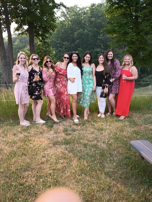 NON BUS Hawthorne Vineyards Traverse Old Mission Wine Tour - The Luxury SUV Experience in a VIP Setting