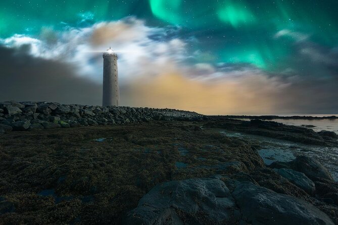 Northern Lights Minibus Tour with Free Photos & Hot Chocolate - Pick-up and Drop-off from Reykjavik Hotels Simplifies Logistics