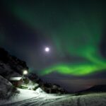 Northern Lights Minibus Tour with Hot Cocoa, Blankets & Photos - Scouting the Best Aurora Viewing Spots in Iceland