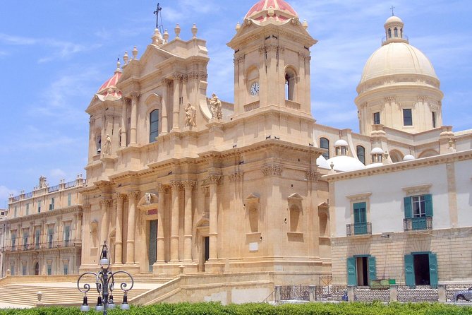 Noto Walking Tour - Starting at Porta Reale, the Main Entrance to Notos Old Town