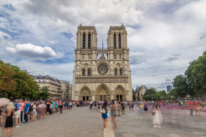 Notre Dame Cathedral Exterior Guided Walking Tour - Meeting Points and Tour Duration