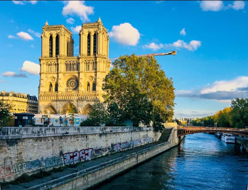 Notre Dame Ile De La Cité Walking Tour & Seine River Cruise - Starting at Pont des Arts with a Romantic View