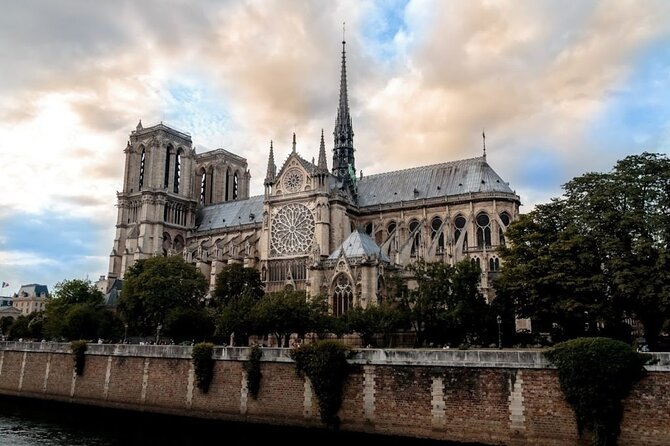 Notre Dame Outdoor and City Center of Paris with Local Guide - Walking Around Île de la Cité and Its Historic Streets