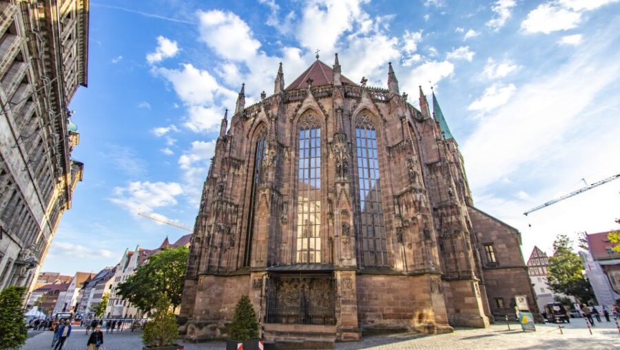 Nuremberg: Capture the most Photogenic Spots with a Local - Exploring Nuremberg’s Iconic St. Lorenz Church