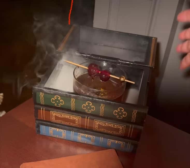 NYC Bar Tour: Gangsters, Heroes + Bright Lights of Broadway - Visiting Iconic Hell’s Kitchen Bars and Pubs