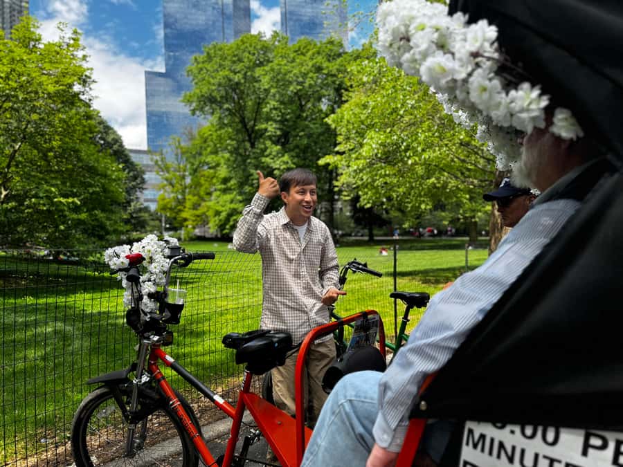 NYC: Central Park Storytelling Pedicab Tour with Theater - Meet Your Actor-Guide in Central Park