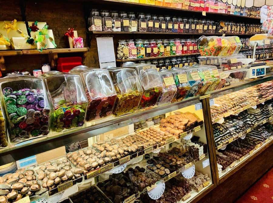 NYC: Christmas Holiday Guided Walking Tour with Dessert - Meeting Point at the Sherman Monument