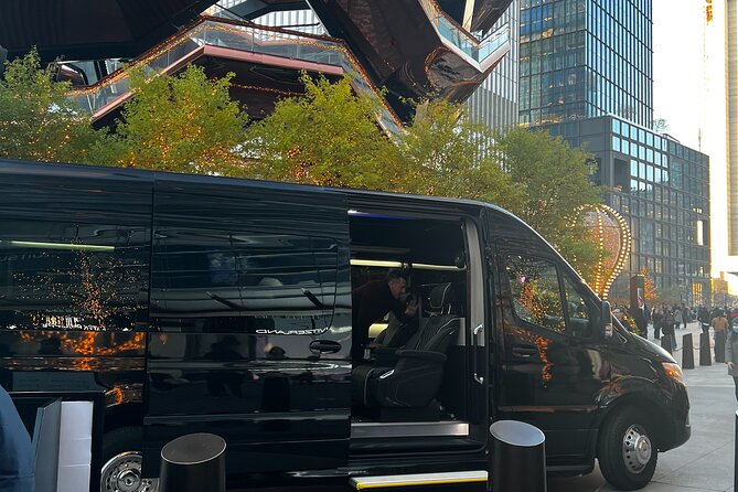 NYC Christmas Lights Tour by Limousine (Manhattan/ Dyker Heights) - Manhattan Landmarks and Rockefeller Center Stop