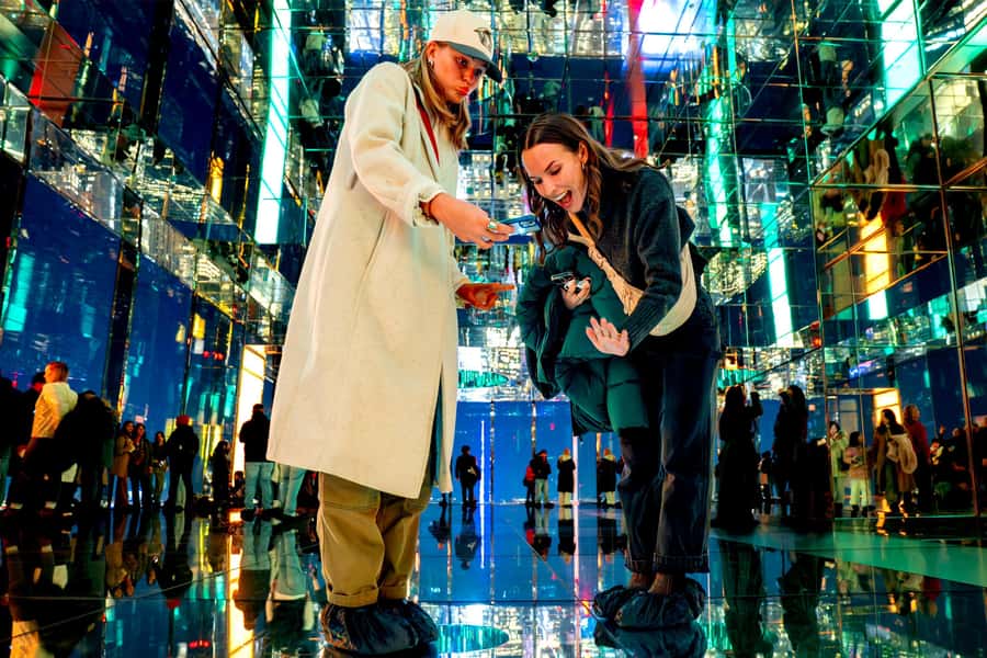 NYC: Midtown Small Group Walking Tour with SUMMIT One - Meeting Point in Times Square with Clear Visibility