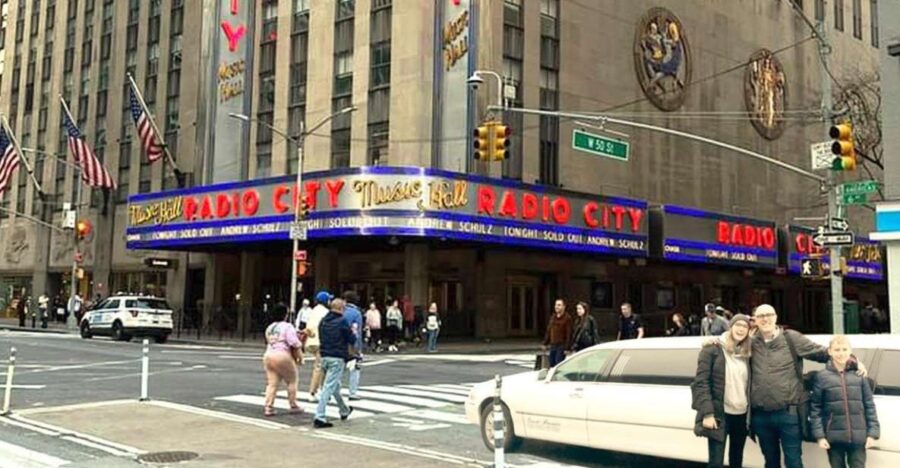 NYC: Private Home Alone 2 Stretch Limousine Tour with Pizza - How the Limousine Experience Elevates the Tour