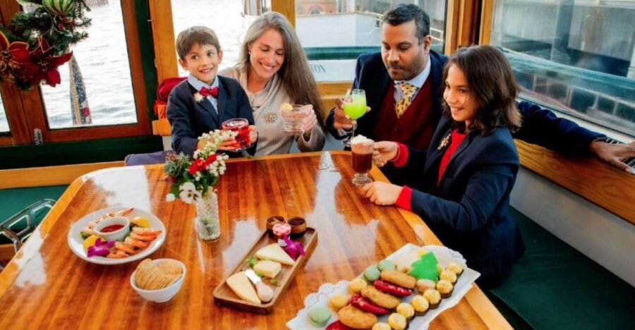 NYC: Sightseeing Holiday Cruise with Drink - The Classic Yachts Festive Holiday Decor Creates a Cheerful Atmosphere