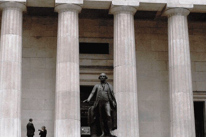 NYC Smartphone Scavenger Hunt Tour - Passing by City Hall Park and Its Architectural Highlights