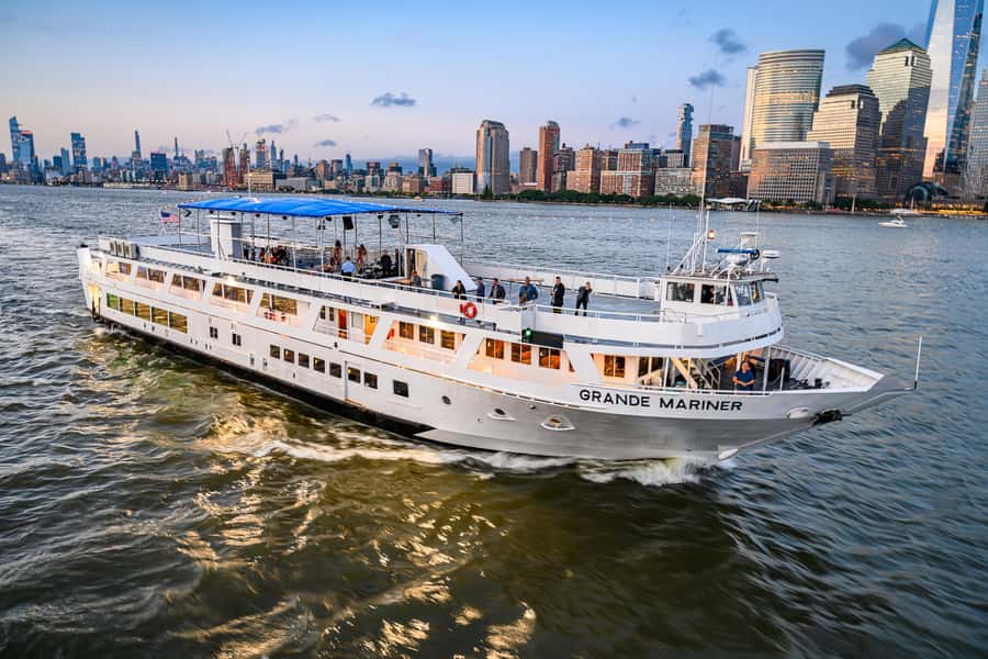 NYC: Tall Ships Parade of Sail, July 4th Buffet & Open Bar - Inside the Grande Mariner: Comfort and Convenience