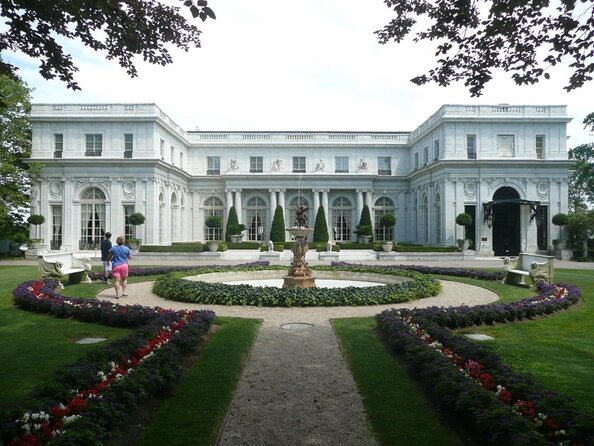 Ocean Drive Historic District: A Newport Self-Guided Driving Tour - Discovering the Historic Sights of Ocean Drive