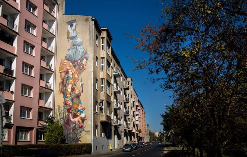 ód Street Art Tour: Discover the City of Murals - Exploring the City Center Murals and Iconic Pieces