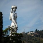 Old Town Tbilisi: Walking Tour & Wine Tasting with a Local Guide - Exploring Iconic Religious and Cultural Sites