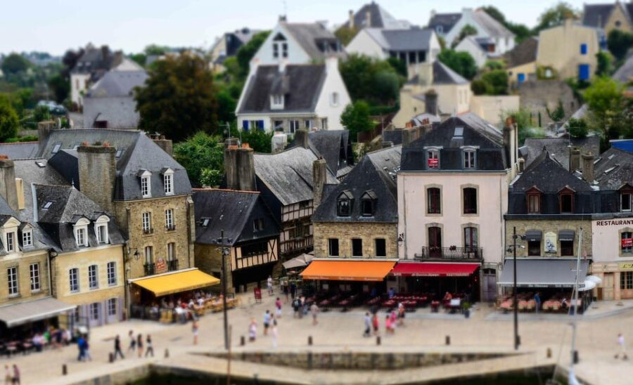 Oldenburg Private Guided Walking Tour - Starting Point in Front of the Barracks at Pferdemarkt