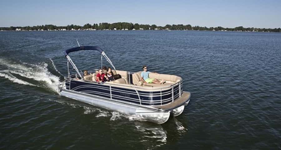 One Hour Private Pontoon Boat Lake Tour - Meeting Point Near Kelowna Visitor Information Centre