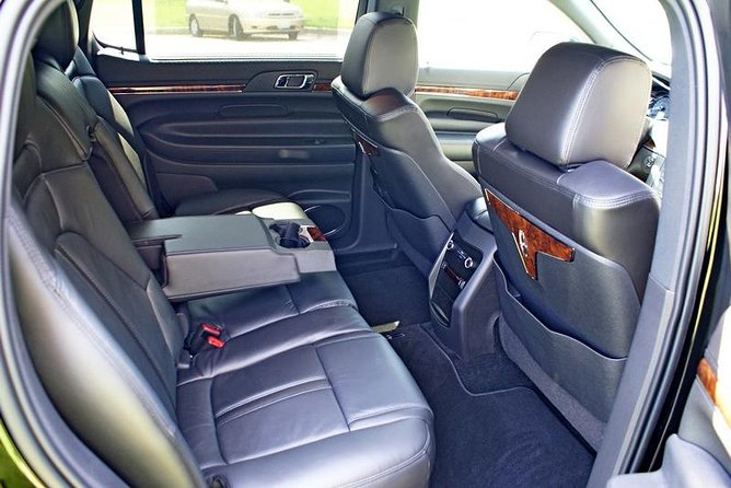 One-Way Private ORD Airport Meet and Greet Transfer by Sedan - The Benefits of Professional, Fully Licensed Drivers