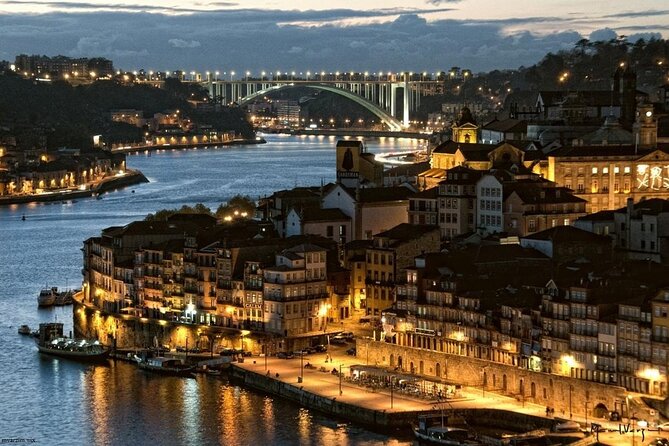 Oporto Airport: Private Arrival Transfer to Porto city hotels - Comfort and Convenience of the Private Vehicle