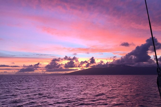 Original Sunset Cruise with Open Bar from Kaanapali Beach - The Magic of Maui’s Sunset over the Ocean