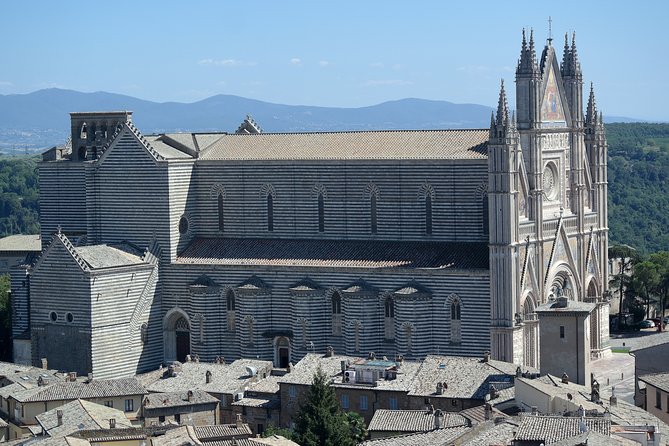 Orvieto, the Cathedral with golden mosaics and the medieval city Private Tour - The Artistic Marvels Inside the Cathedral