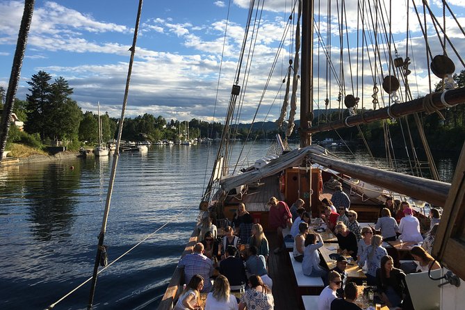 Oslo Combo Tour: Grand City Tour and Oslo Fjord Cruise - Starting at Oslo City Hall for a Day of Highlights