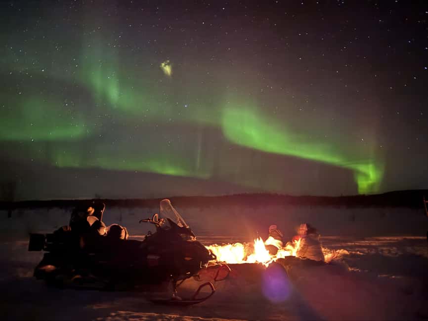 Överkalix - Lapland : Snowmobile Tour with Northern Lights - Cozy Fire Break with Berry Juice