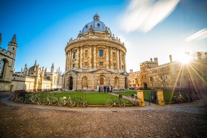 Oxford | Alumni-Led Walking Tour w/opt New College - Trinity College and Its Quirky Student Traditions