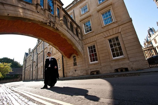 Oxford City and University Walking Small Group PUBLIC Tour - Inside a College: Visiting Oxford’s Historic Academic Halls