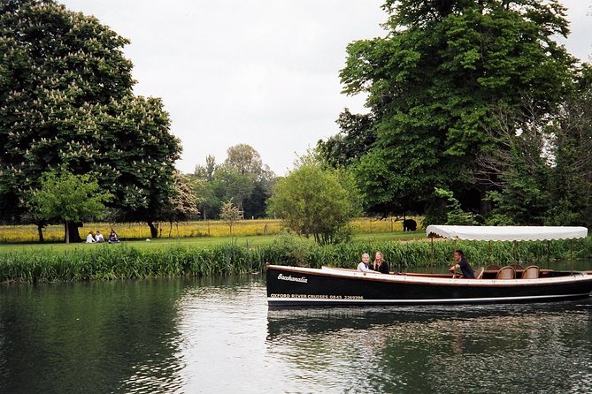 Oxford Sightseeing River Cruise Along The University Regatta Course - Navigating the Oxford University Regatta Course