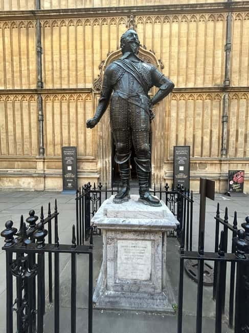Oxford University Tour - Starting Point at Ship Street and the Jericho Cheese Company