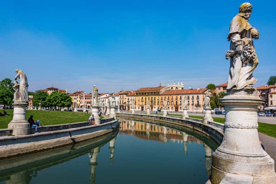 Padua: Express Walk with a Local in 60 minutes - Visiting the Basilica of St. Anthony