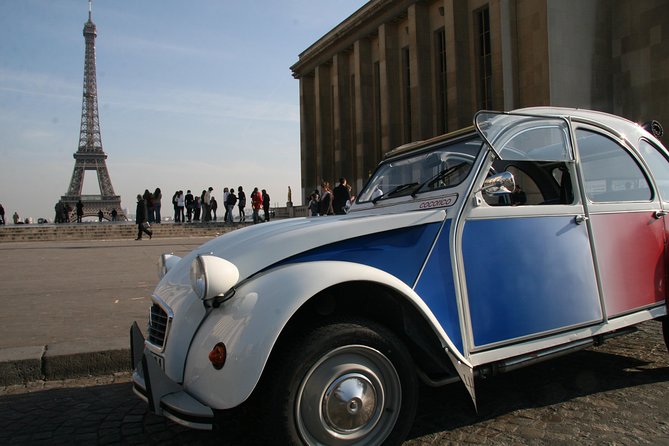 Paris Classic tour in 2CV - Visiting Paris’s Most Famous Landmarks