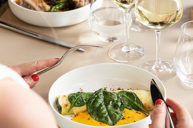 Paris Late Lunch at Eiffel Tower's Madame Brasserie Restaurant - The Location and Meeting Point at Madame Brasserie