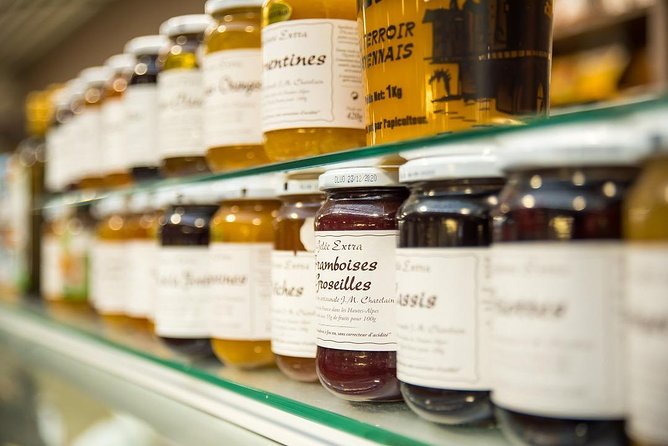 Paris Saint-Germain Private Tasting Tour with Chocolate plus Pastries & Macaron - The Guide’s Role in Enhancing the Experience