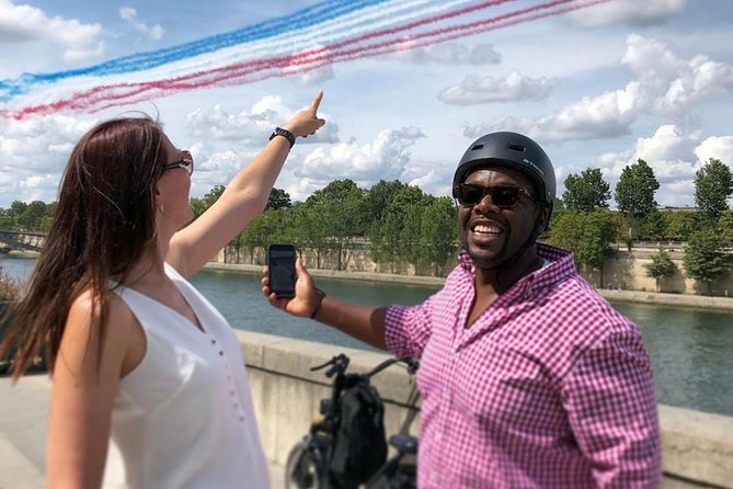 Paris Sightseeing Family Friendly Guided Electric Bike Tour - The Tour Starts at a Short Safety Briefing and Equipment Setup