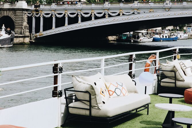 Paris Theo Boat Seine River Italian Trattoria Style Dinner Cruise - Meeting Point Near the Eiffel Tower and Accessibility