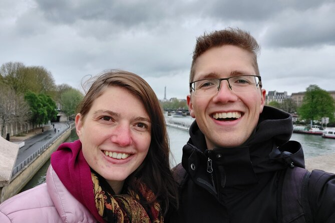 Paris WWII: Occupation & Liberation Exploration Game and Tour - Starting Point at the Charles de Gaulle Statue