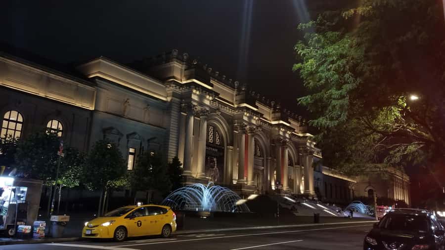 Parisian New York walking tour - Meeting Point at Zabar’s on Broadway and West 80th Street