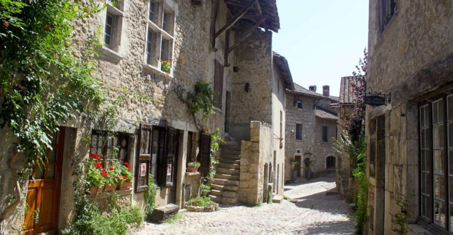 Pérouges: Private Guided Tour of the Medieval Village - Exploring Pérouges’ Historic Streets and Squares