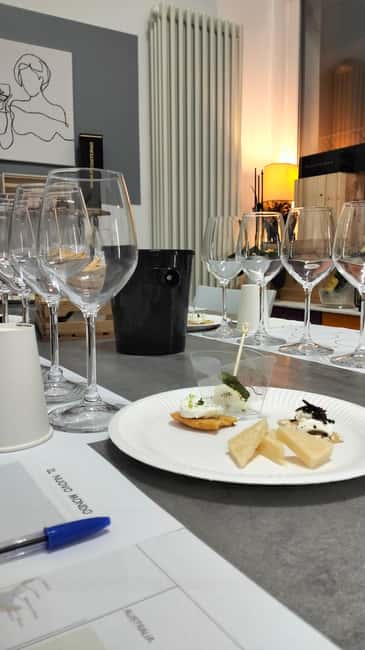 Peschiera del Garda:wine tasting three wines from Lake Garda - Enoteca Tibi: A Cozy Wineshop with a Strategic Location