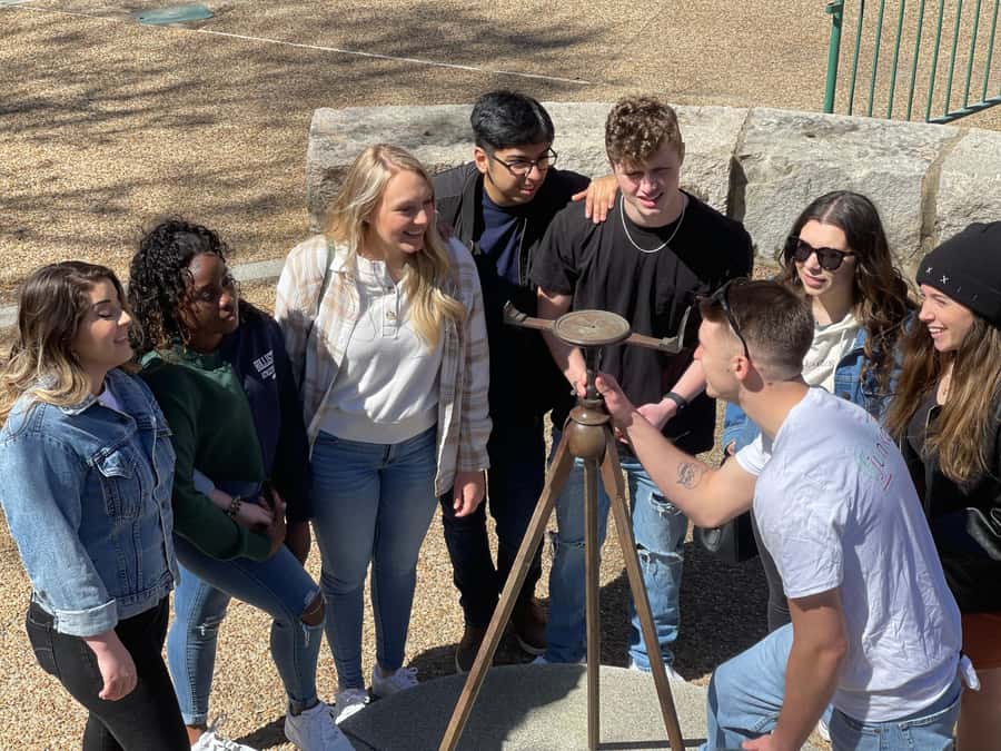 Philadelphia: Revolutionary Founders & Patriots Walking Tour - Walking the Path of the Founding Fathers