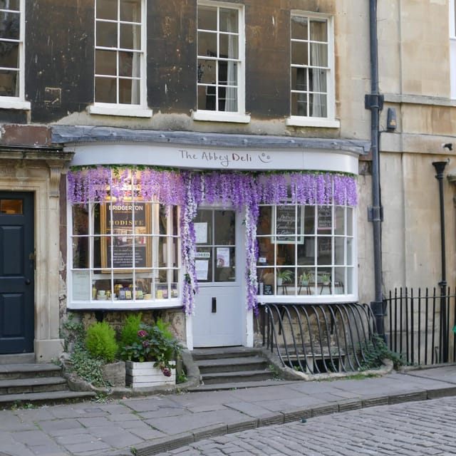 Photo Tours in Bath: Walking tour with local expert guide - Starting Point in Queen Square and Tour Flexibility