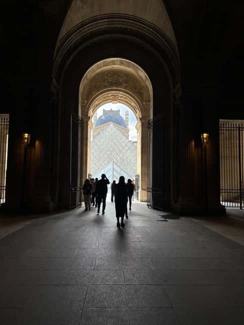 Photo Workshop in Paris sightseeing Notre Dame and Louvre - Starting Point at Saint Michel Fountain and Meeting Details