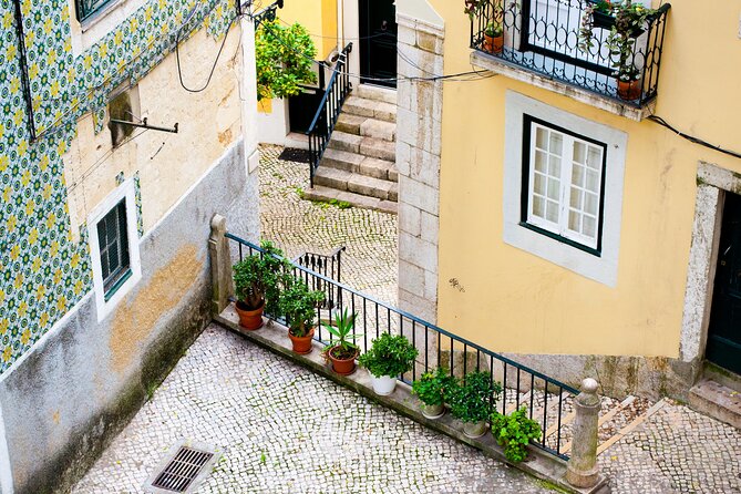 Photography Workshop-Tour in Alfama - Lisbon - Personalized Guidance from a Professional Photographer