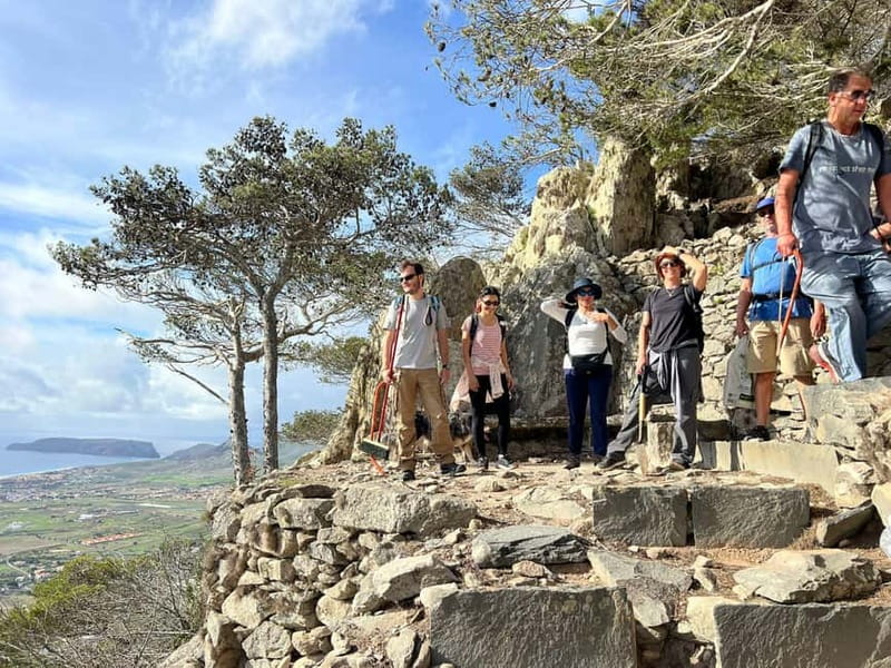 Pico Castelo & Pico Facho Vereda: Walk with Spectacular View - Discovering the Effects of Erosion and Volcanic History